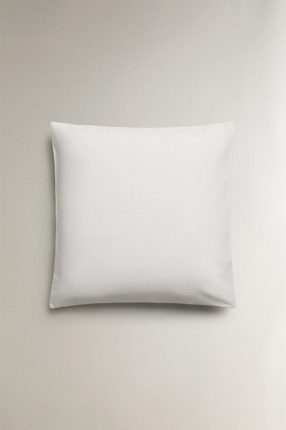 ZARA HOME ЧЕХОЛ ДЛЯ ДЕКОРАТИВНОЙ ПОДУШКИ С КОНТРАСТНОЙ ВЫШИВКОЙ, СВЕТЛО-БЕЖЕВЫЙ