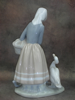 Статуэтка. Фарфор. Девушка с гусями. Lladro. Испания