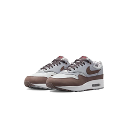 alt="Японские иероглифы しましま на язычке Nike Air Max 1 PRM Shima Shima"