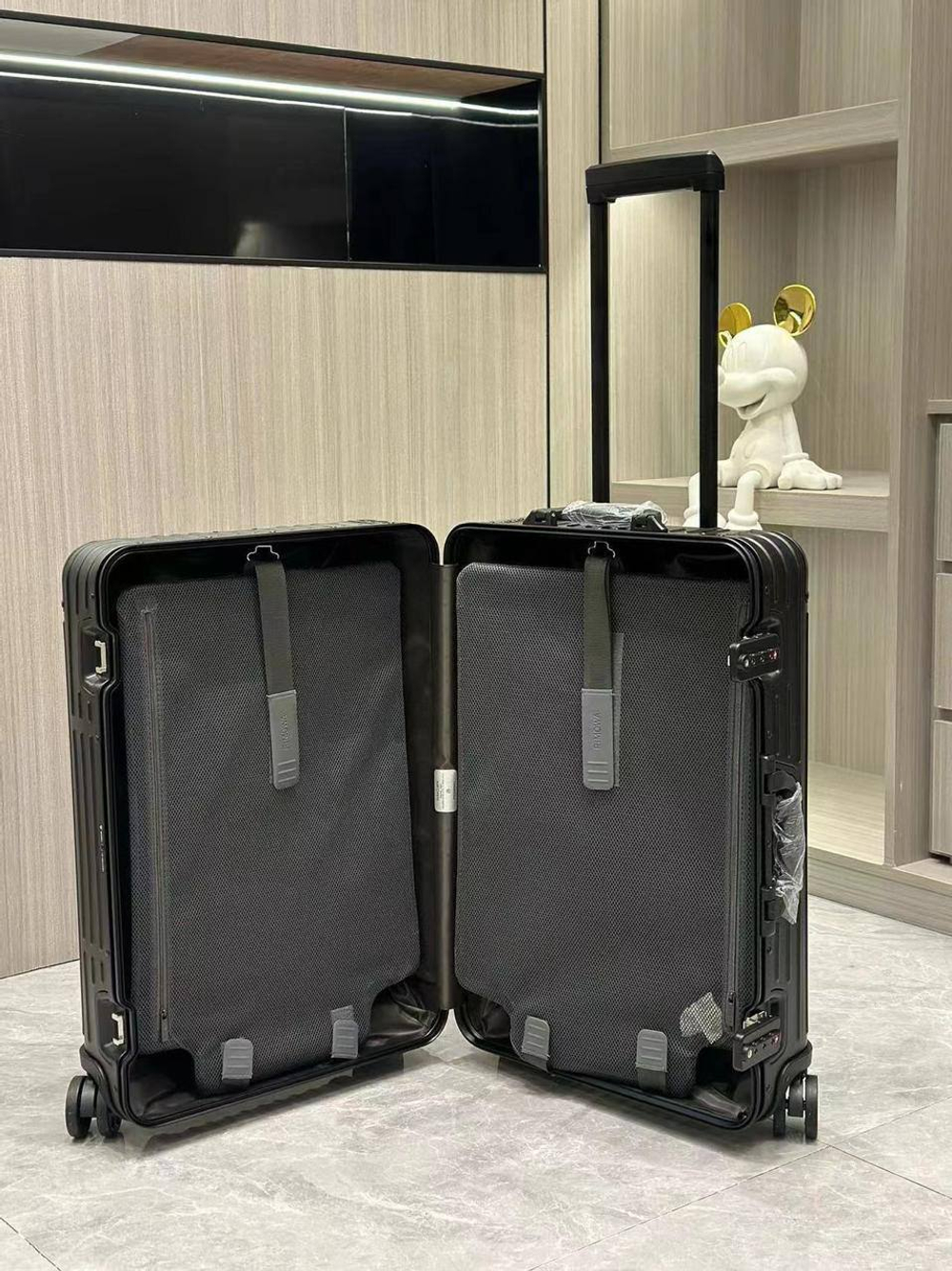 Чемодан Rimowa M