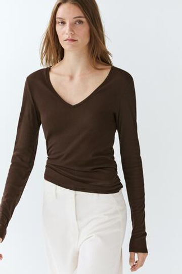 Massimo Dutti Приталенная футболка с длинными рукавами и V-образным вырезом, коричневый