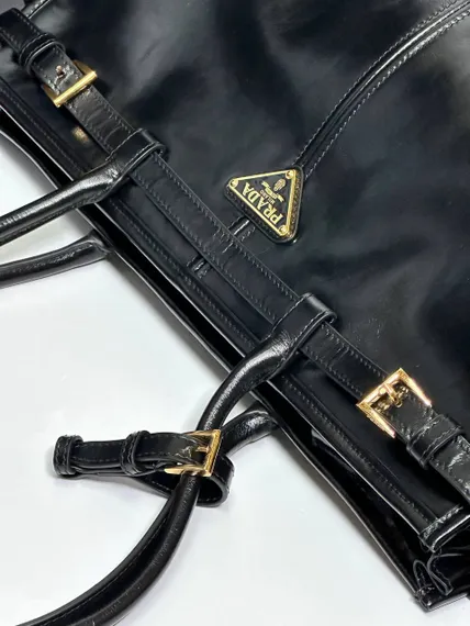 Кожаная большая сумка Prada Bonnie