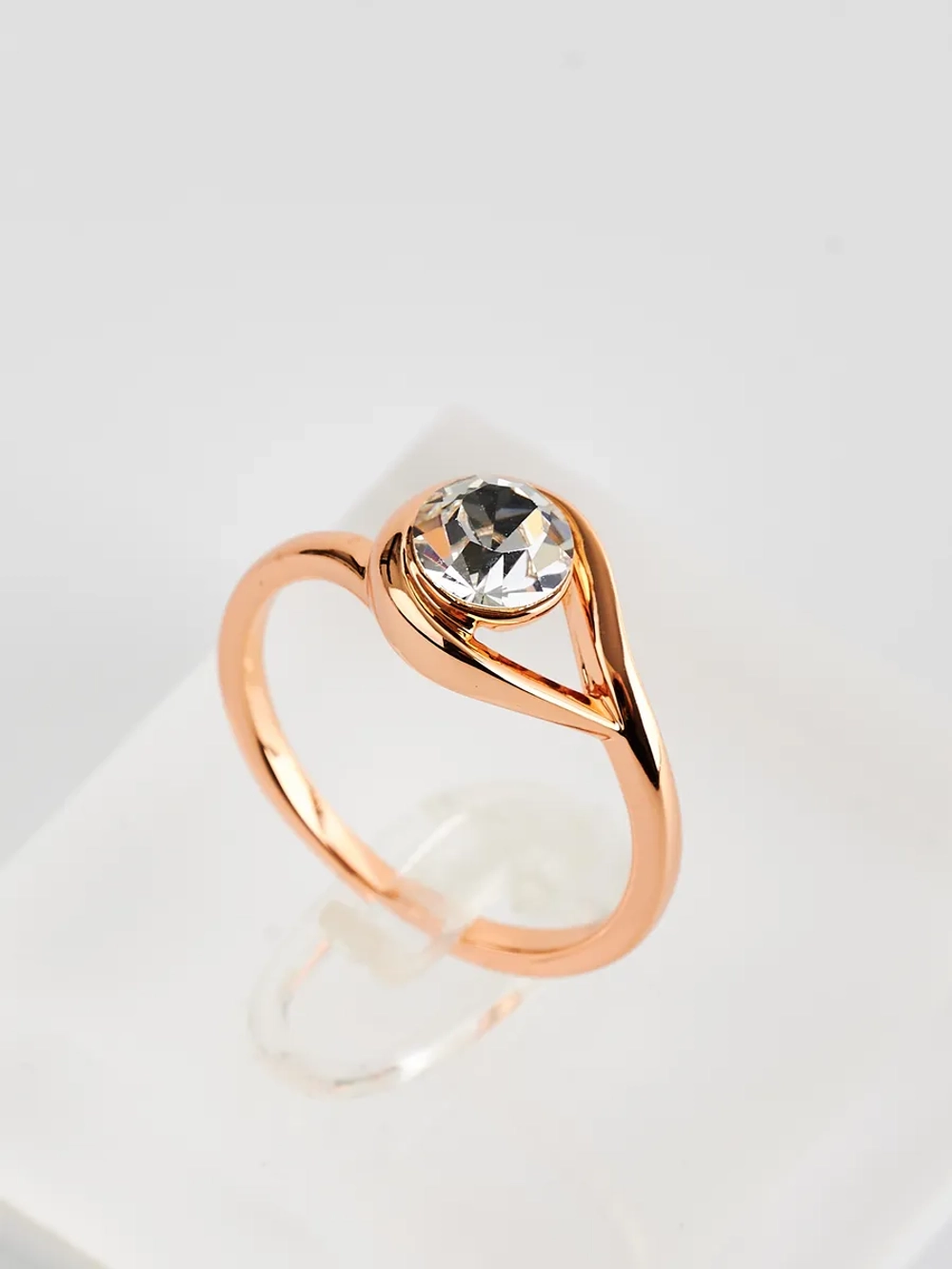 Кольцо Белла с белым кристаллом Swarovski