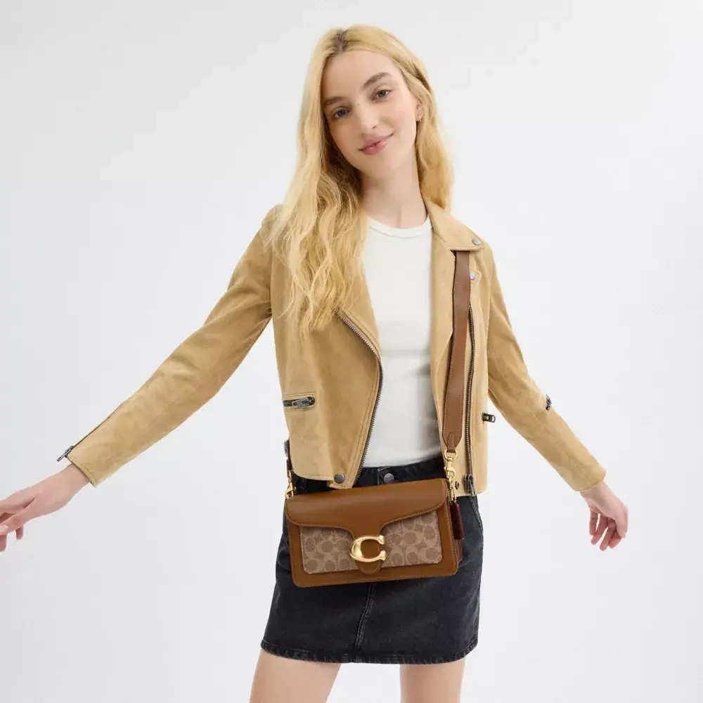 COACH СУМКА ЧЕРЕЗ ПЛЕЧО SIGNATURE CANVAS TABBY 26, КОРИЧНЕВЫЙ