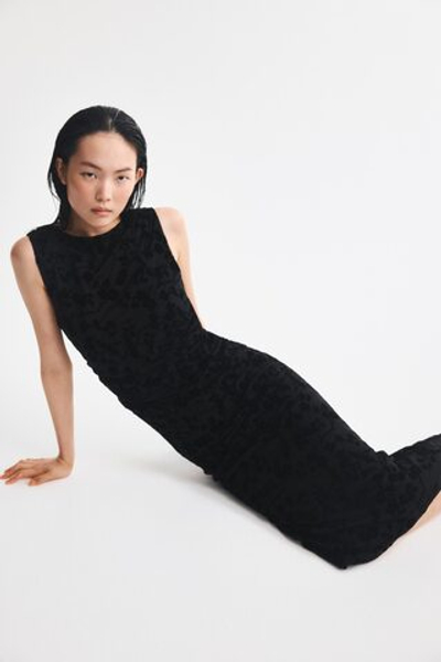 Облегающее платье с флокированным принтом - H&M