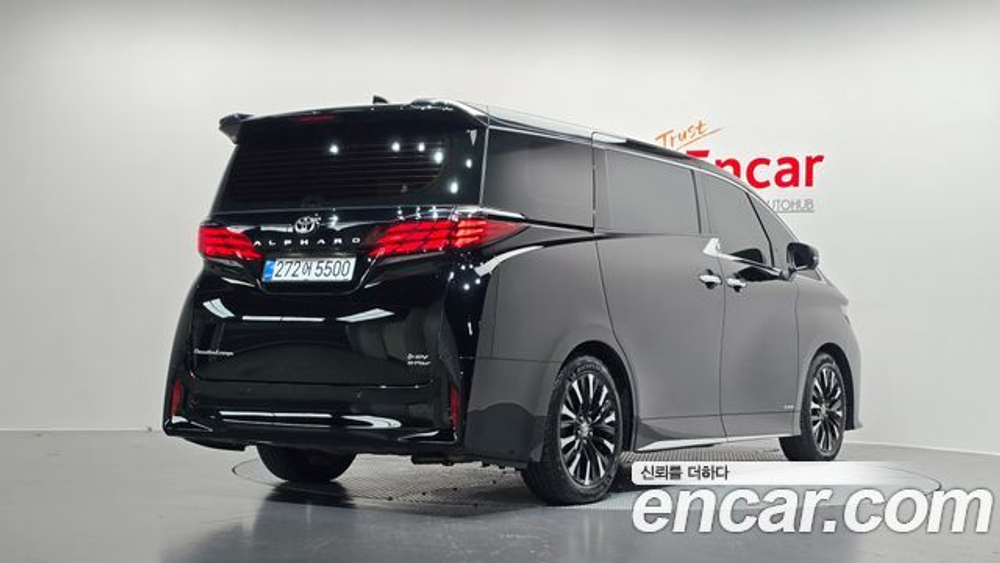 Toyota Alphard 2.5 HEV Executive AWD — 2025