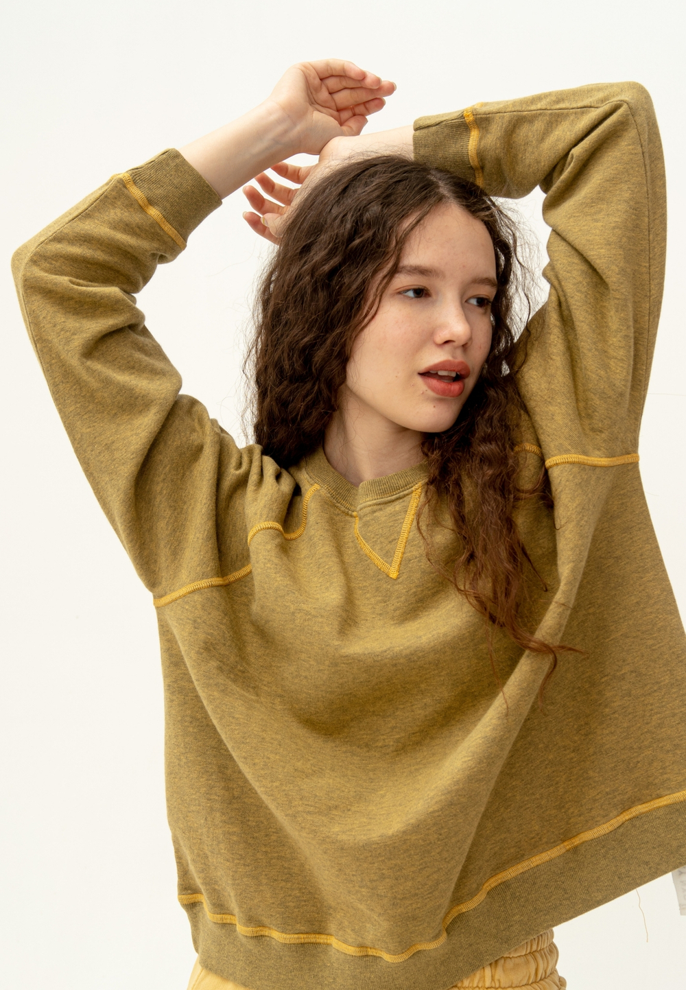 Свитшот реглан Bowery NYC однотонный Honey