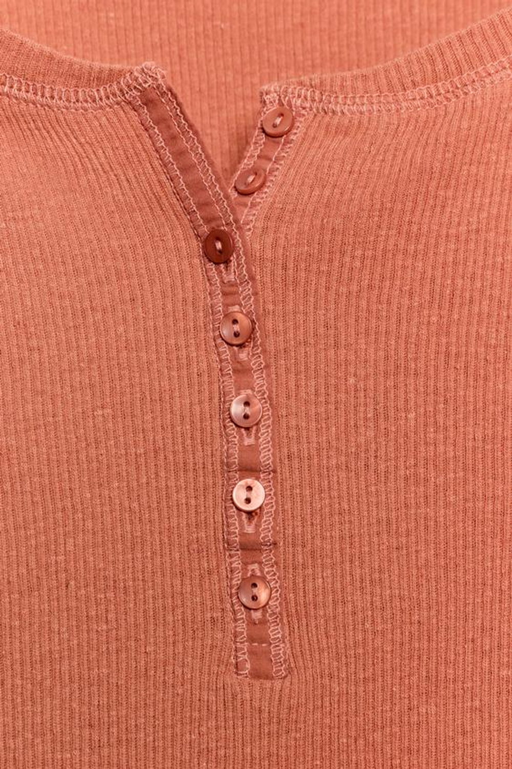ZARA ФУТБОЛКА С ЛЬНОМ И ПУГОВИЦАМИ, ТЕРРАКОТОВЫЙ