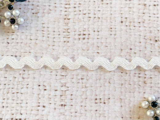 Тесьма "Вьюнок", ш. 4-5 мм, пр-во Россия, молочный