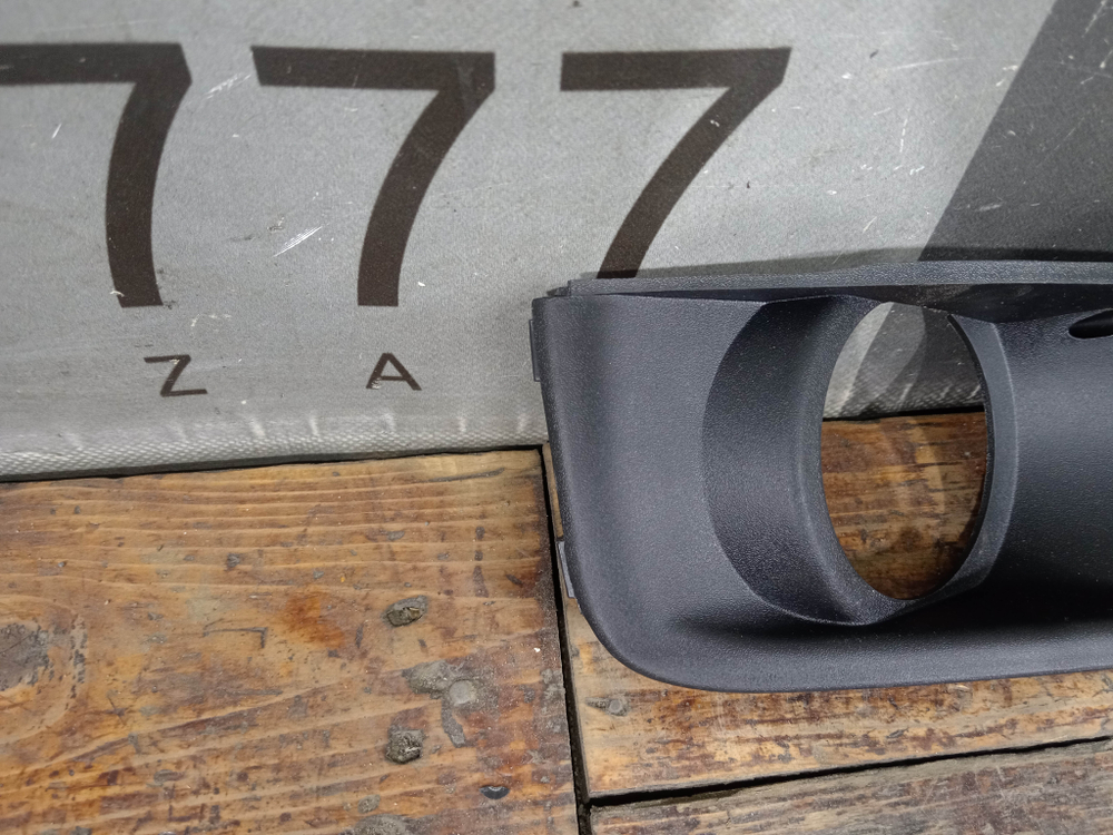 Накладка ПТФ передняя правая Ford Focus 2 05-08 Б/У Оригинал 1337347