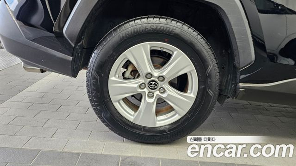 Toyota RAV4 2.5 2WD — 2019