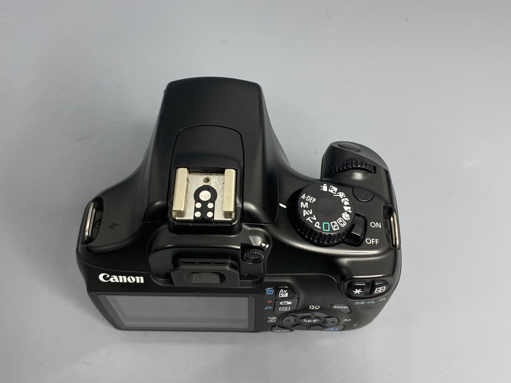 Canon EOS 1100D Kit 18-55mm 17.500 кадров микроцарапина