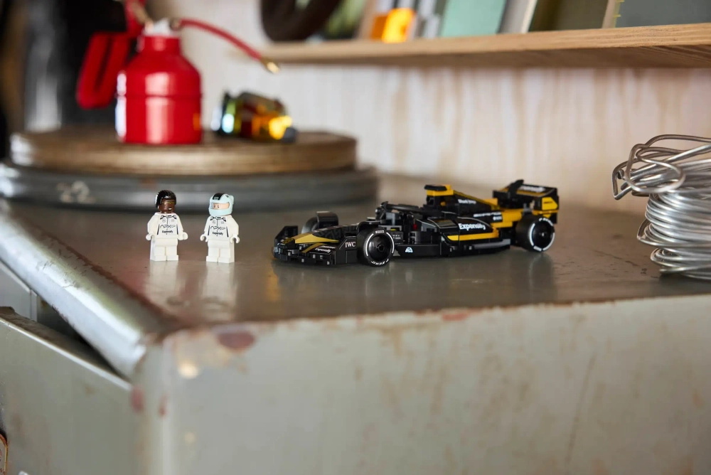 Конструктор LEGO Speed Champions 77252 APXGP Team Race Car from F1 The Movie