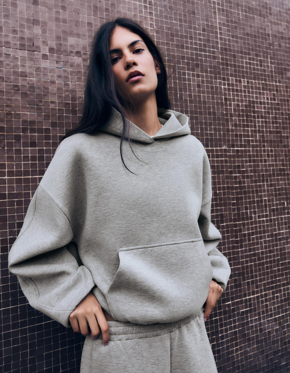 Женское худи из ткани scuba - BERSHKA