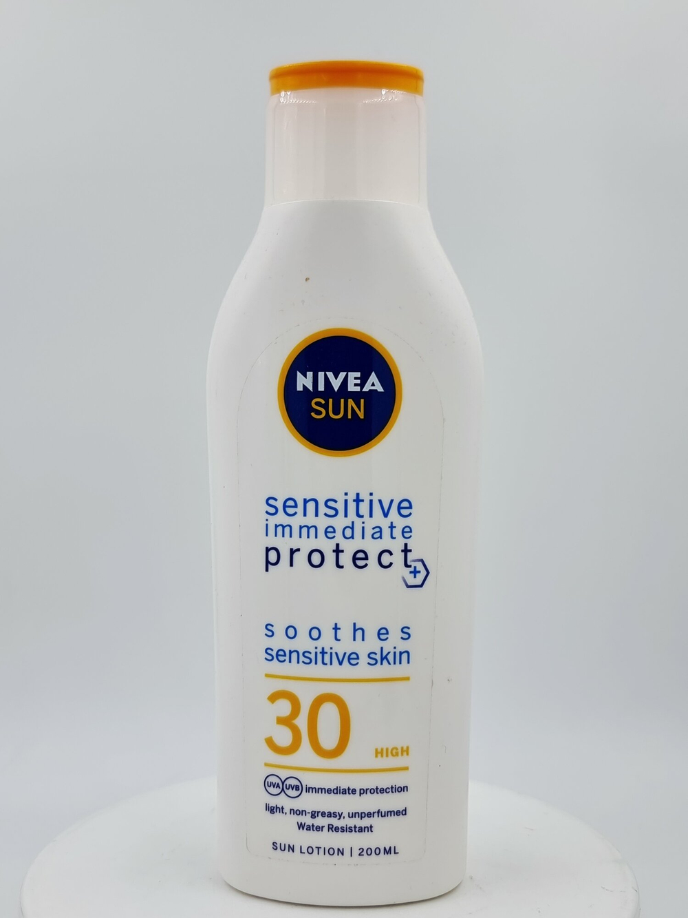 Солнцезащитный лосьон Nivea Sun Sensitive, SPF 30, с маслом жожоба, соком алоэ и витамином Е, 200 мл (Германия)