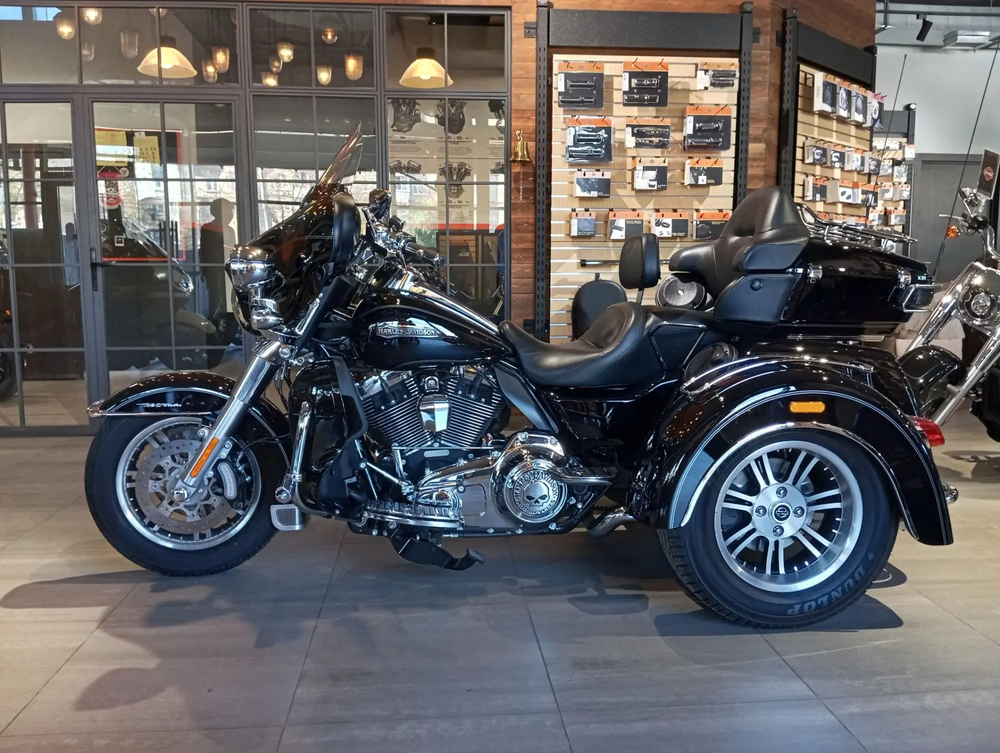 HARLEY-DAVIDSON TRIGLIDE ULTRA 2015