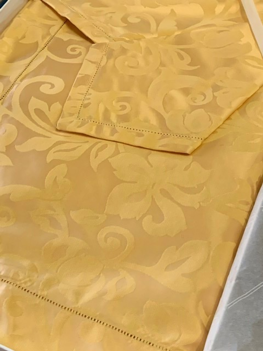 Скатерть 170х220 и 8 салфеток Gamba 9205 Oro золотая