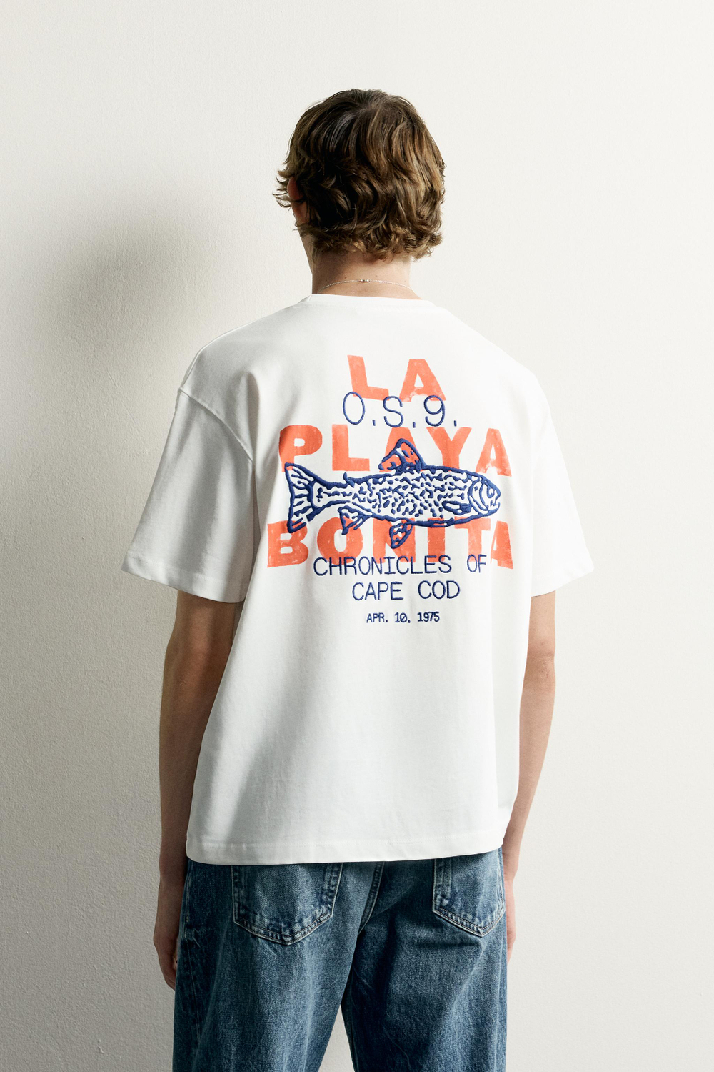 ФУТБОЛКА СВОБОДНОГО КРОЯ С КОМБИНИРОВАННОЙ ВЫШИВКОЙ — ZARA · 0962/356