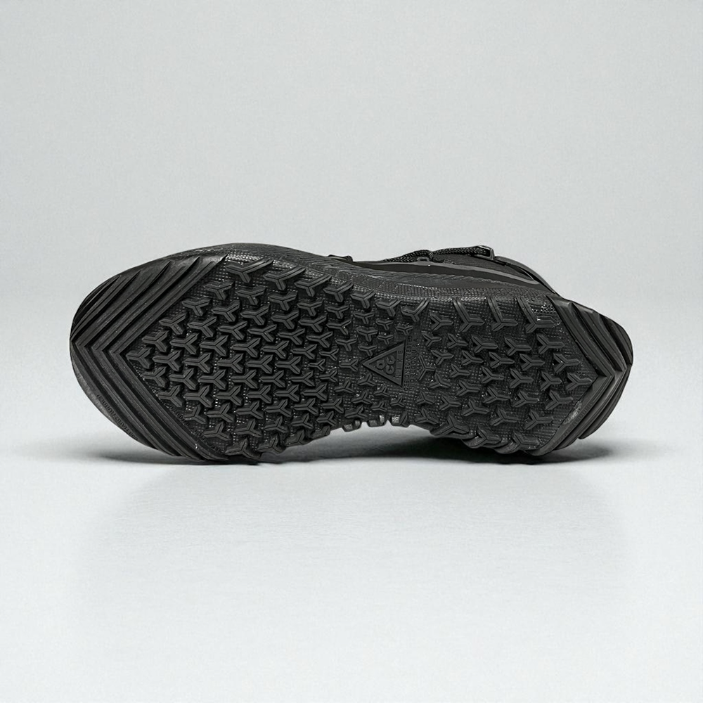 Nike Acg Mountain Fly Low • Total Black