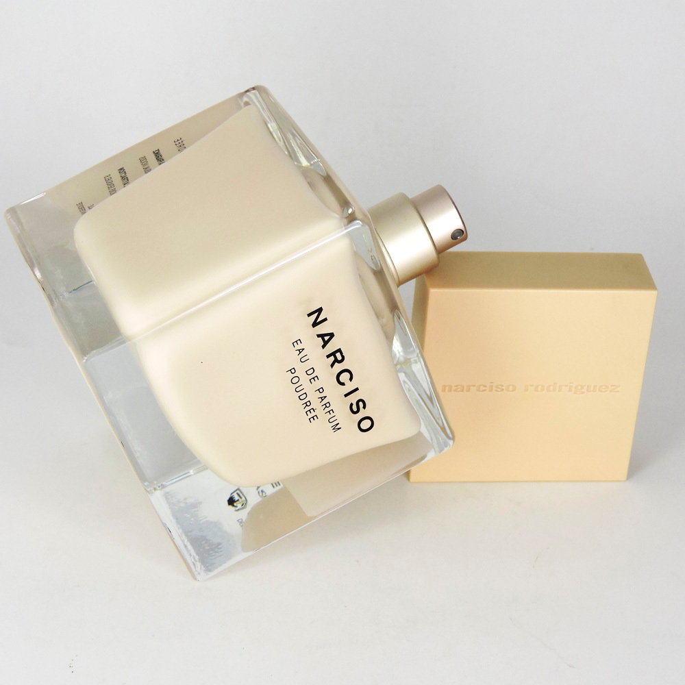 Narciso Rodriguez Narciso Poudree — парфюмерная вода для женщин 90мл.  Розовые лепестки, яркий жасмин и облако мускуса.