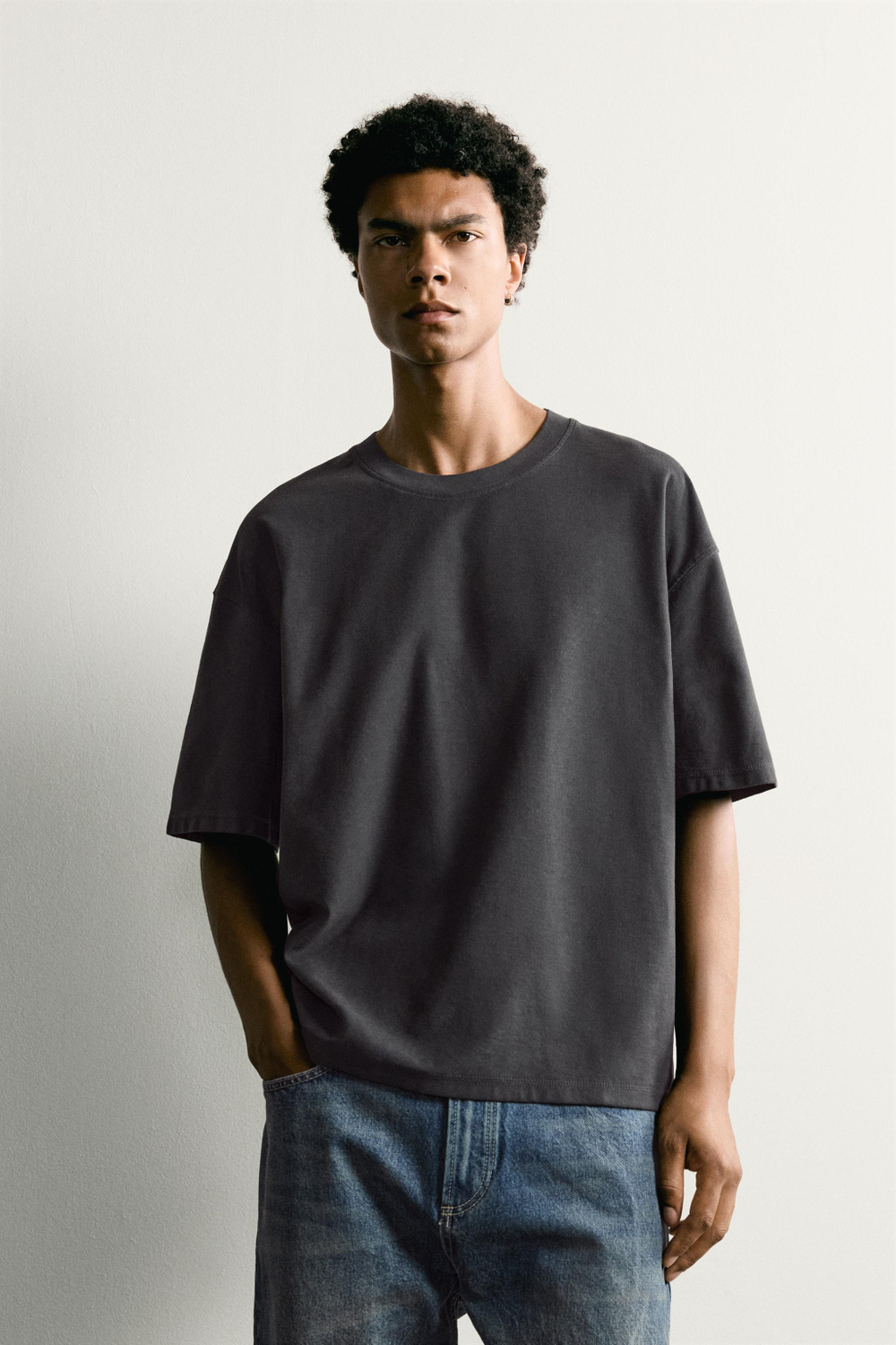 ФУТБОЛКА RELAXED FIT СО ШВОМ — ZARA