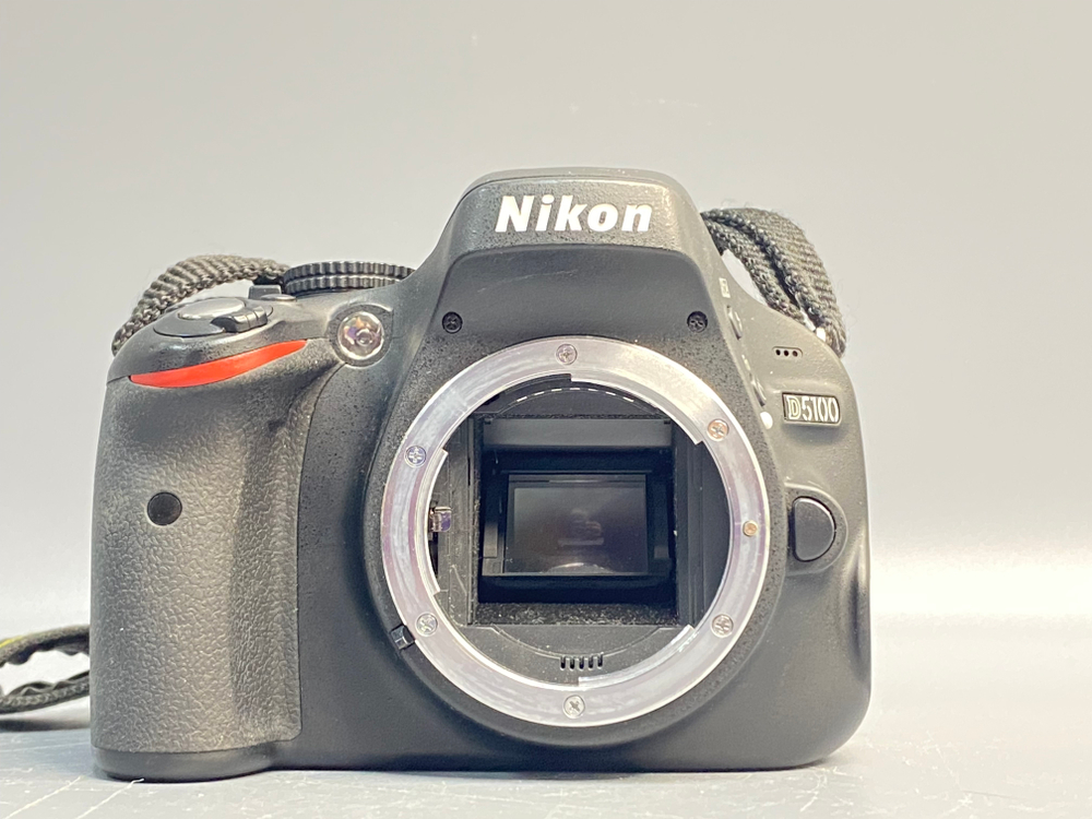 Nikon D5100 Kit 18-55mm 6000 кадров