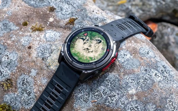 Пять популярных смарт-часов от Garmin в черном цвете, которые являются беспроигрышным выбором в 2026 году