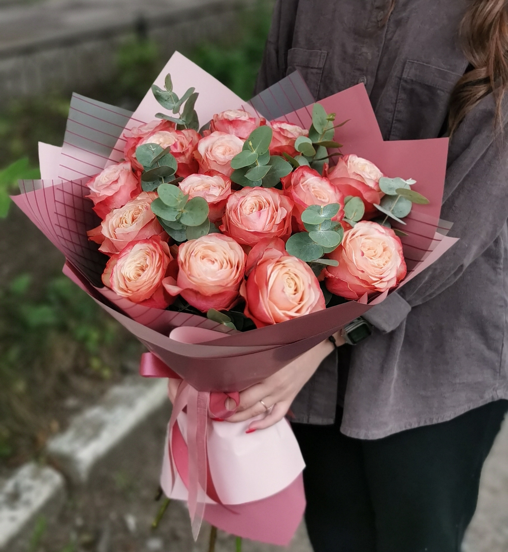 Букет пионовидных роз