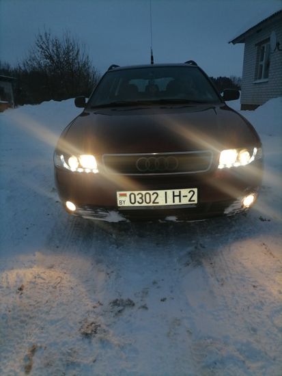 Фары передние BLACK для AUDI A4 01.99-09.00