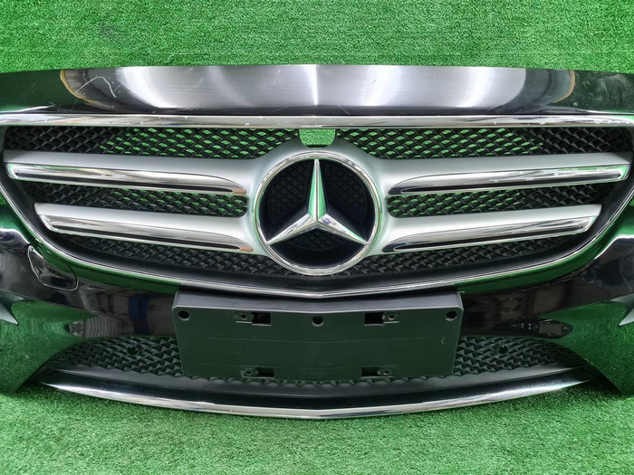 Бампер передний Mercedes E W213 16-21 AMG В сборе