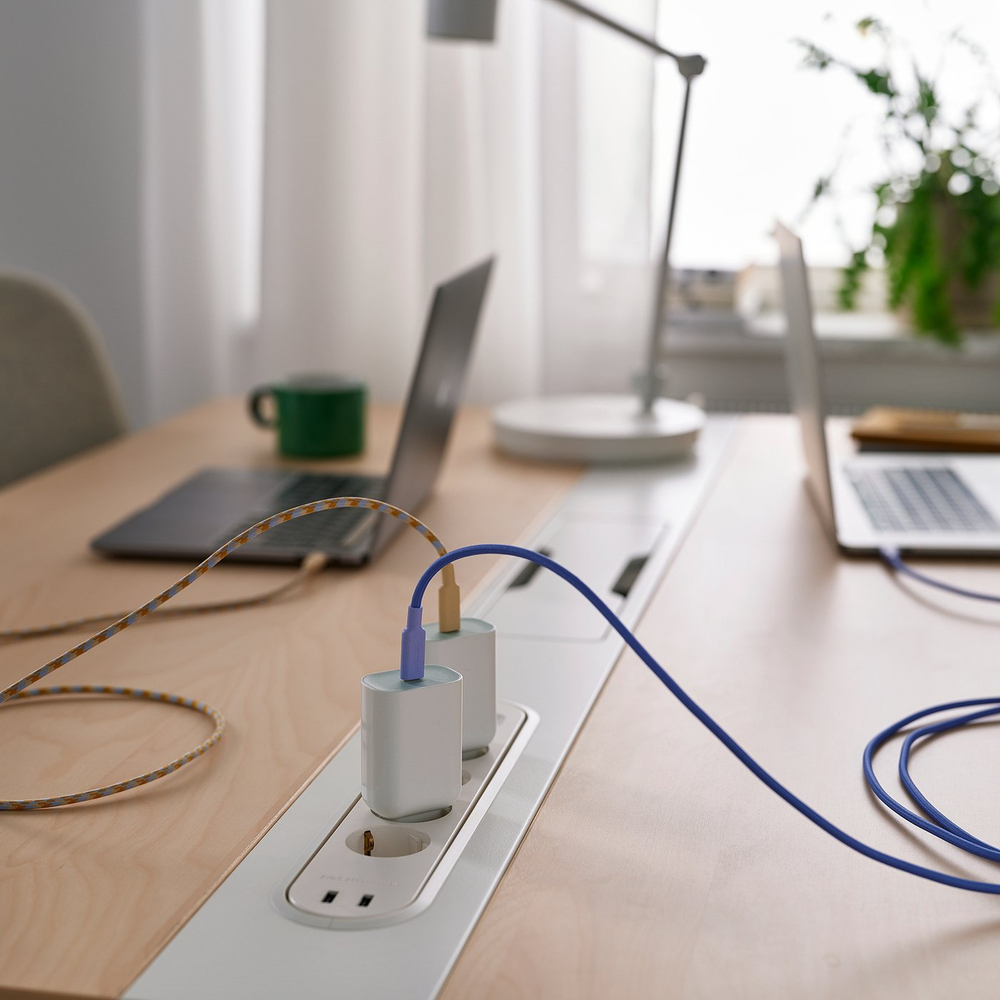 IKEA SJÖSS  (ИКЕА ШЁСС)  -  Зарядное устройство USB 65 Вт с 1 портом