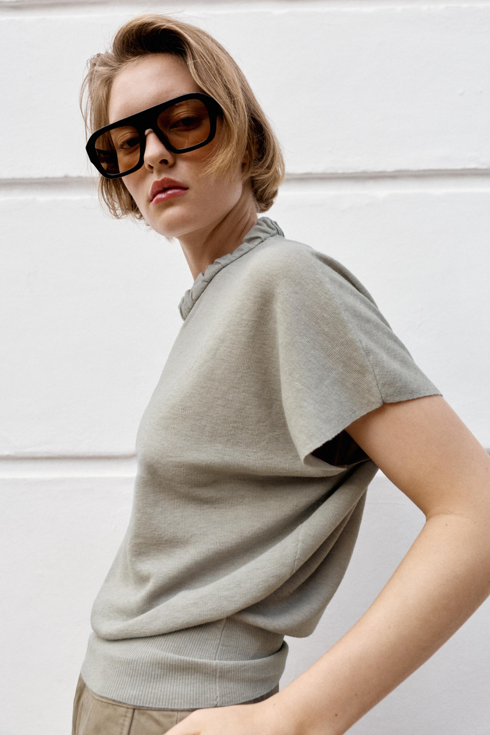 ТРИКОТАЖНЫЙ ТОП С ДРАПИРОВКОЙ НА ВОРОТНИКЕ — ZARA
