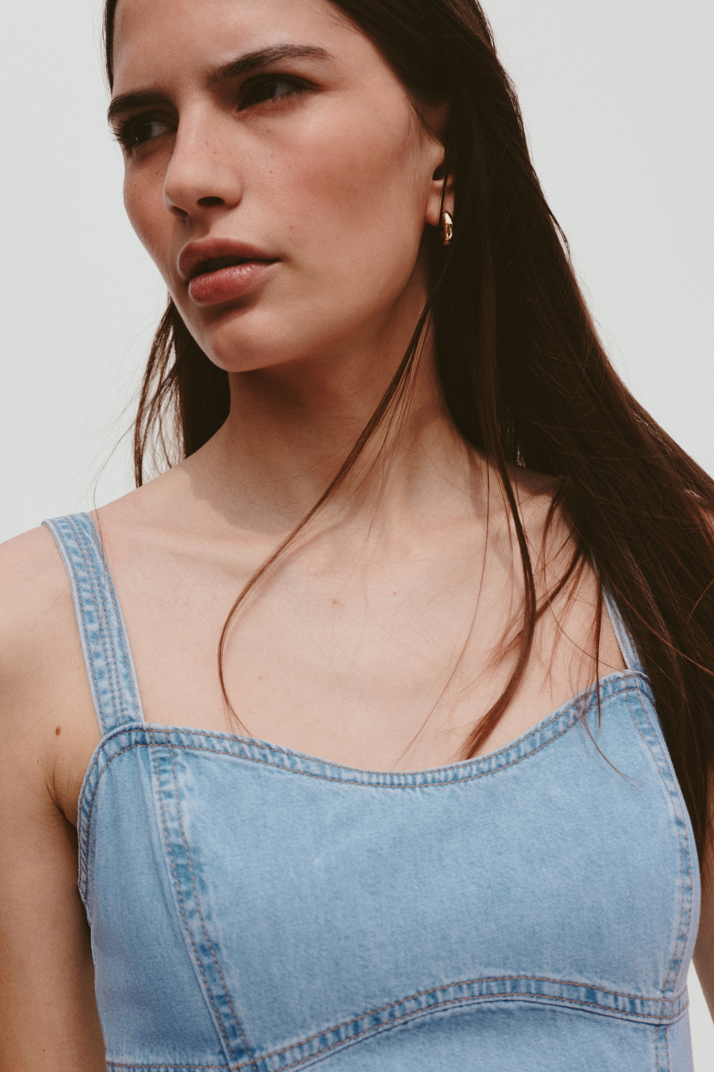 Джинсовое платье с юбкой клёш — Светло-синий деним — H&M 1328040