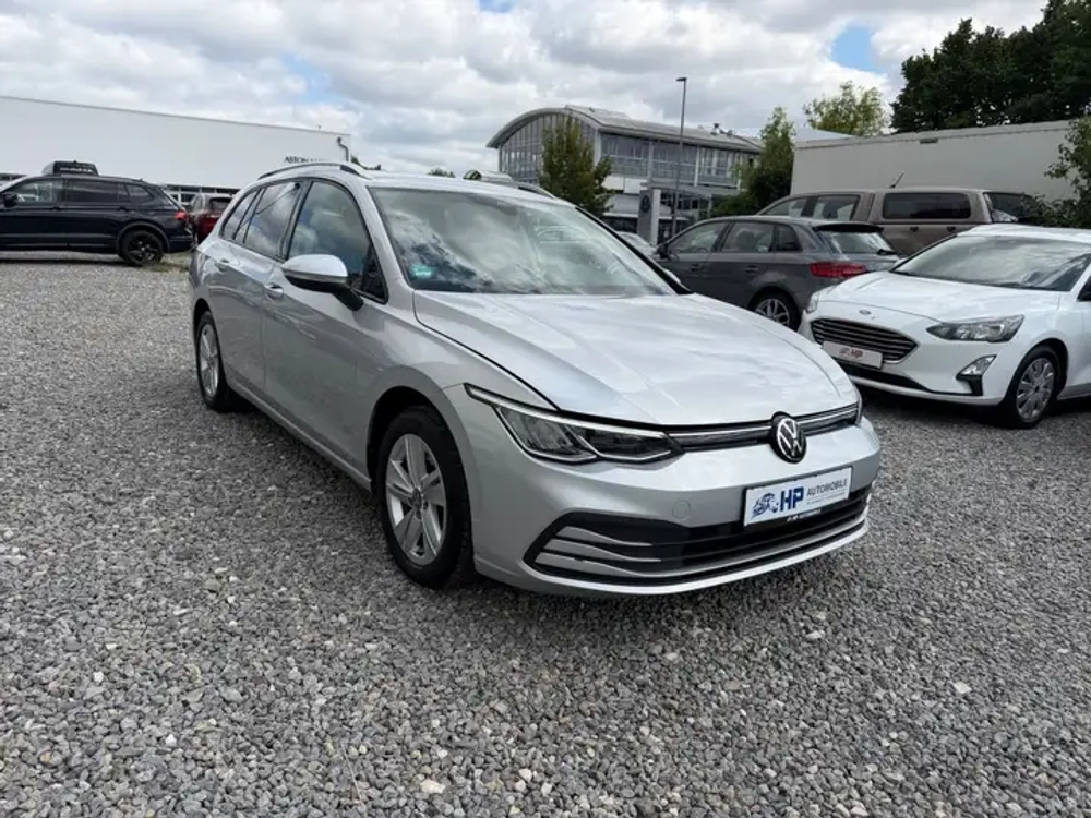 Volkswagen Golf VIII поколения в кузове Variant (универсал)