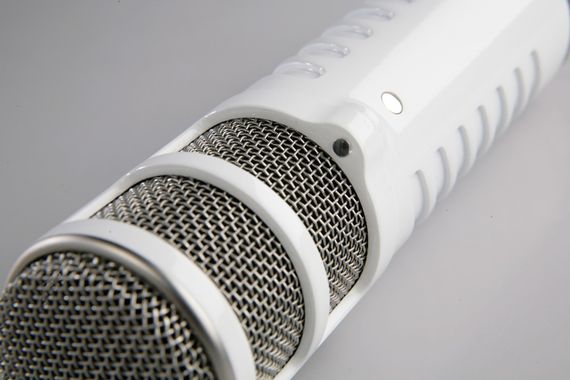 RODE Podcaster MKII + RODE PSA1 Plus White