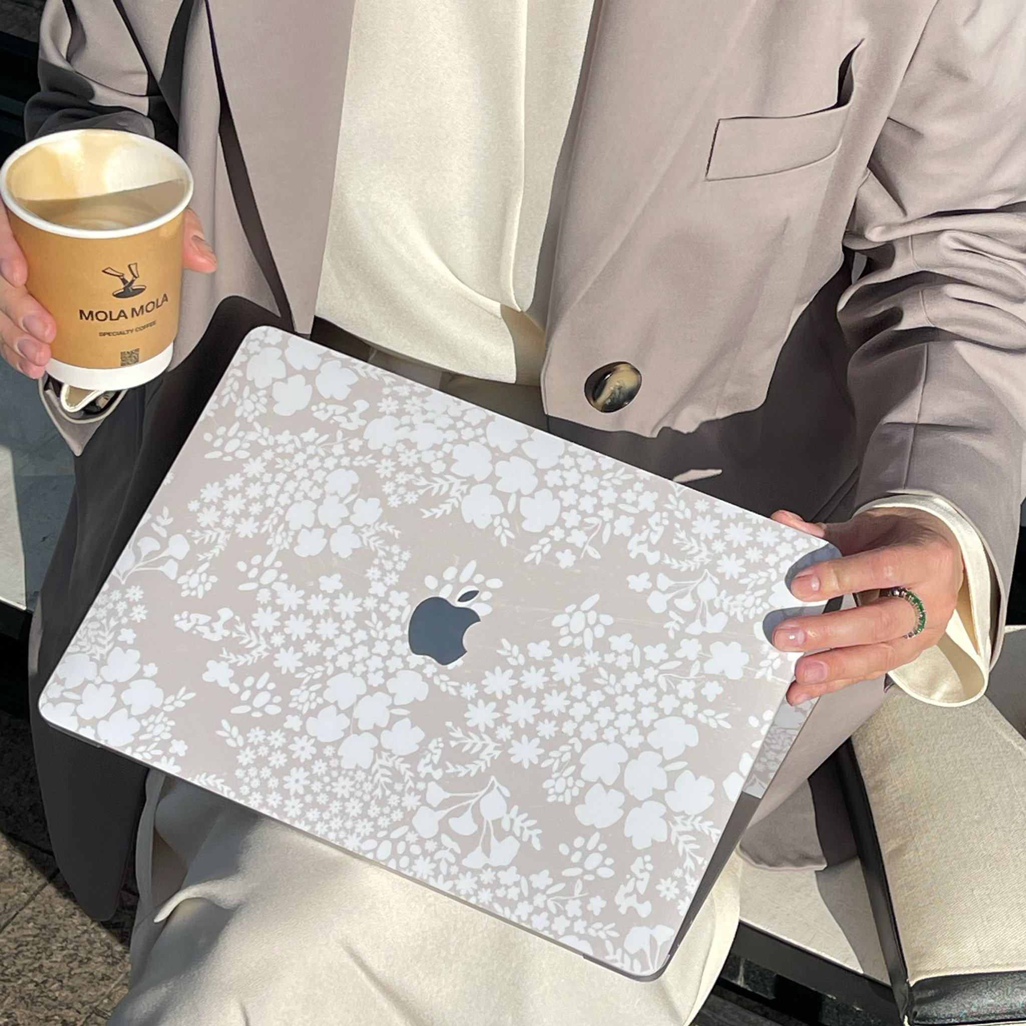 Виниловая наклейка FLORAL CREAM для MacBook