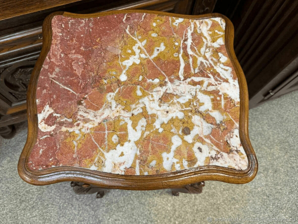 Старинная тумбочка с мрамором