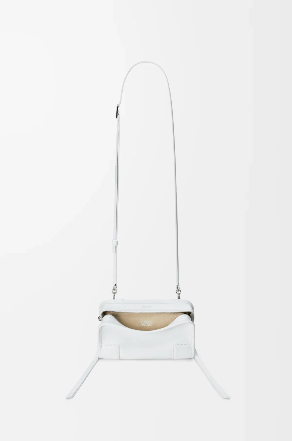 Loewe Мини-сумка Amazona 180 из мягкой телячьей кожи, белый