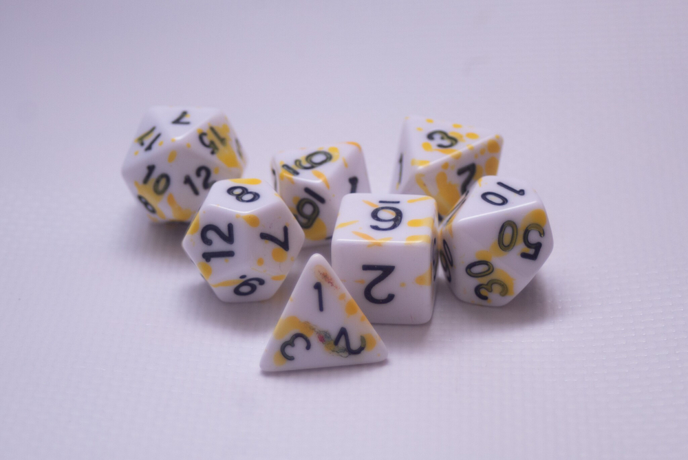 Многоцветный набор кубиков для D&D желтые брызги