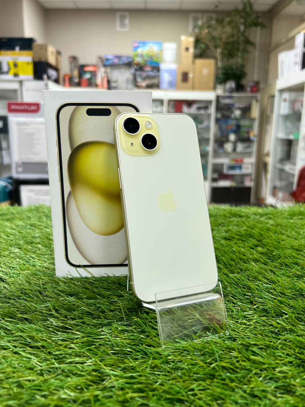 Б/у IPhone 15 256Gb Yellow