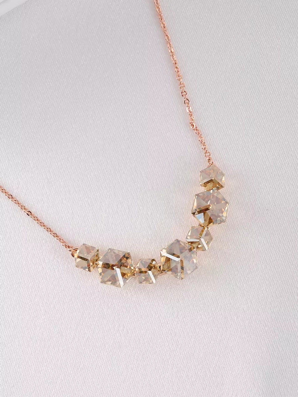 Колье дуга Мираж с кристаллами Swarovski цвета шампань