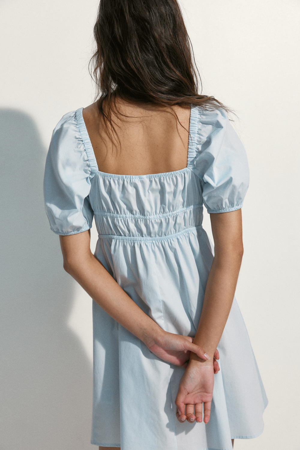 Платье из поплина с пышными рукавами — квадратный вырез, прямой крой - H&M