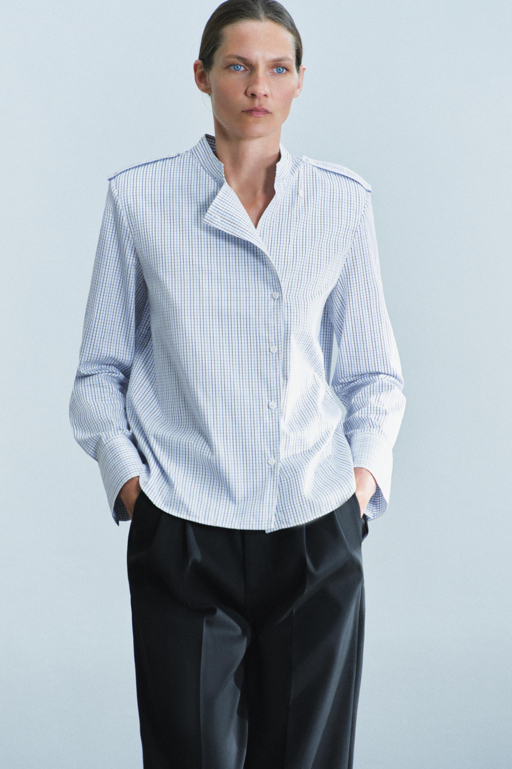 РУБАШКА В КЛЕТКУ С ПОДПЛЕЧНИКАМИ — ZW COLLECTION — ZARA