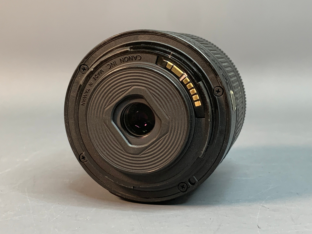 Canon 250D Kit 18-55mm STM 27.000 кадров