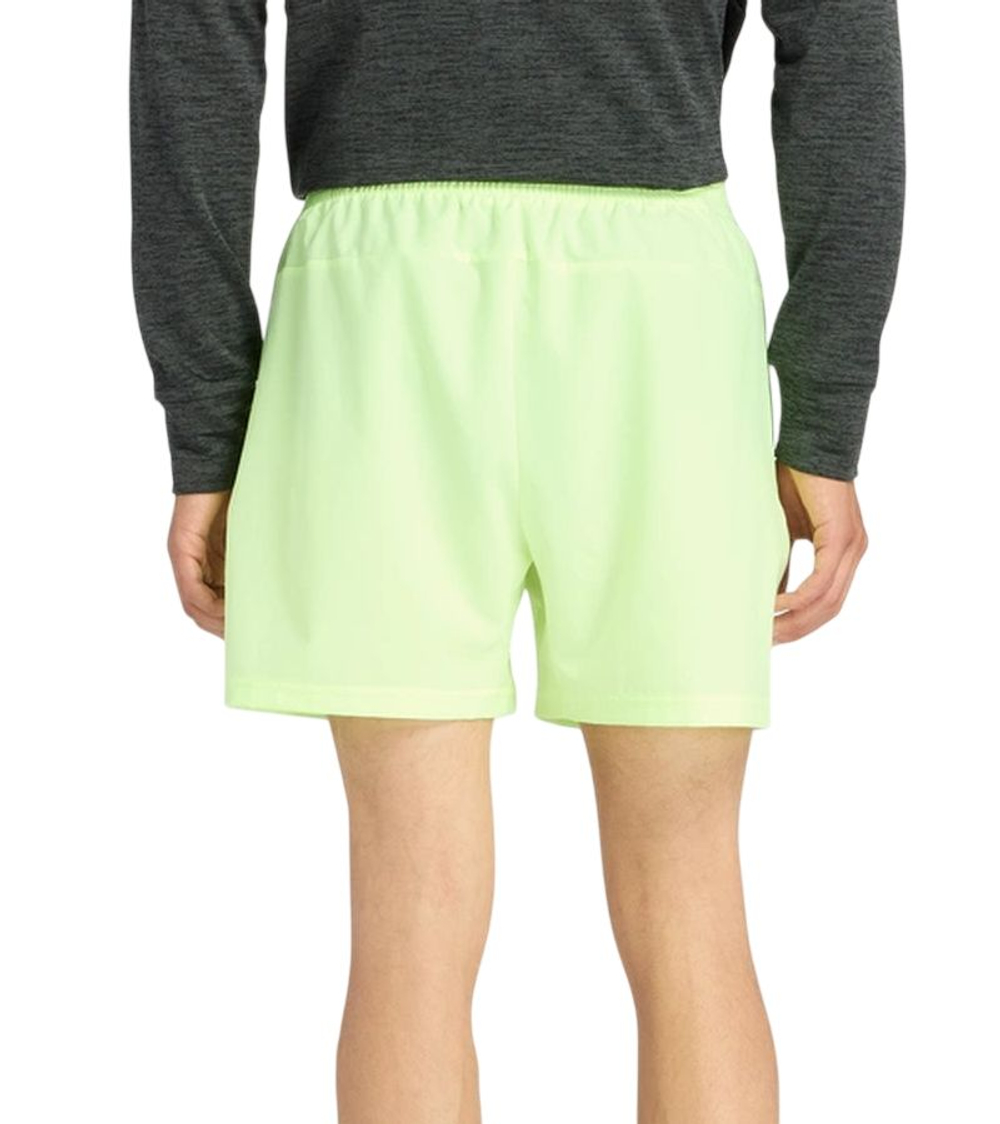 Мужские теннисные шорты New Balance Sport Essentials Short 5in — neon yellow/slate grey