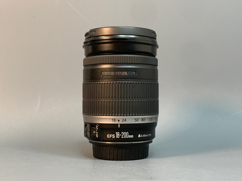 Canon EF-S 18-200mm 3.5-5.6 IS
