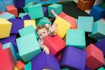 Поролоновые цветные кубики для батутной ямы
