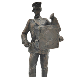 Динес Ю. С. Шарманщик. Бронза, литьё. 2000