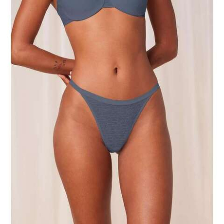 Трусы женские Triumph Signature Sheer String