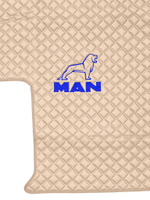 Ковры MAN TGX с 1-м ящиком (автомат) (экокожа, бежевый, бежевый кант, синяя вышивка)
